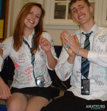 oops upskirt of college girl wearing no panties with her classmate