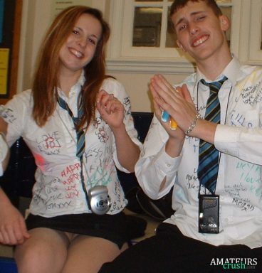 oops upskirt of college girl wearing no panties with her classmate