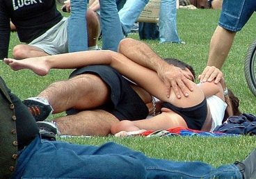 public vaginal slip outdoor while kissing her man in the park having a oops pussy moment