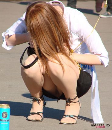 college girl squatting on the ground with no panties having a pussy oops upskirt