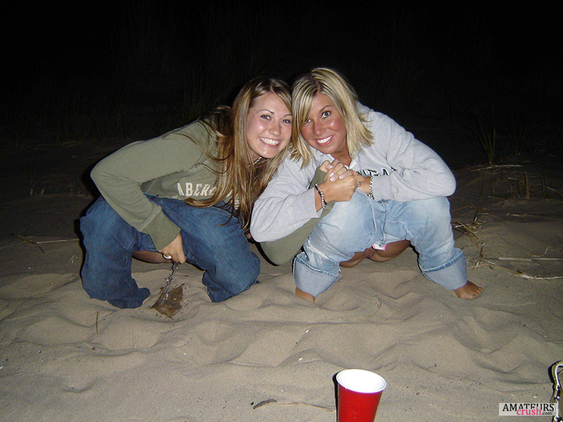 Naked Beach Pissing - Girls Peeing Caught! - 31 Embarrassing Teens/College Girls ...