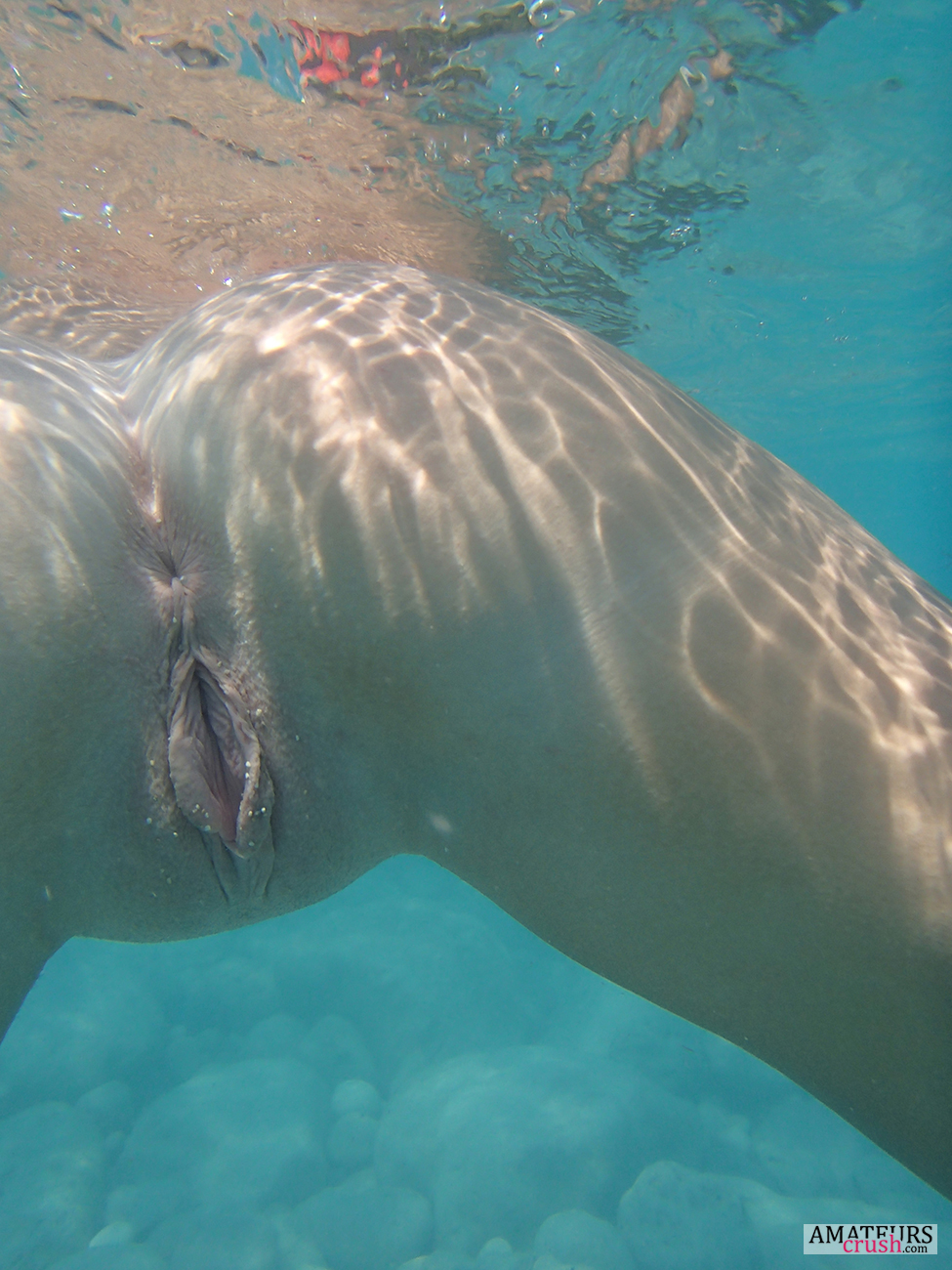 Underwater Swimming Pussy