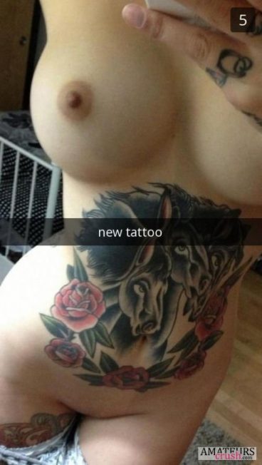 Sexy new tattoo on nude girlfriend in snapchat leaks