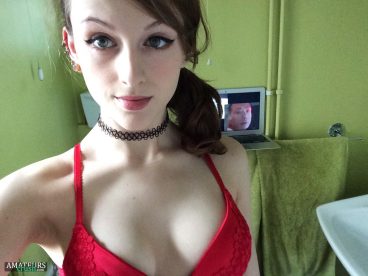 Hot teen wearing red bra making selfie 