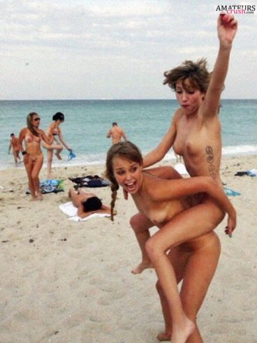 Sexy veach voyeur of naked teens having fun
