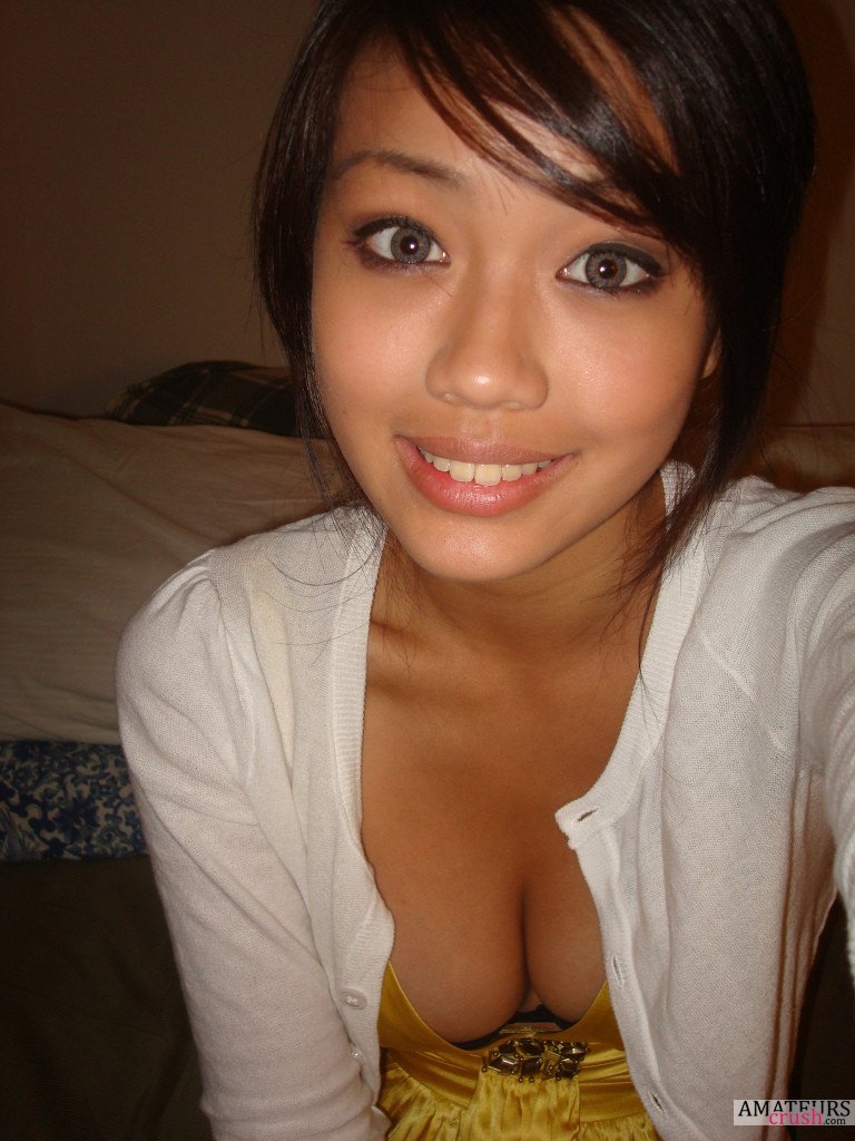 Downblouse scene with pretty Asian chick in blue dress