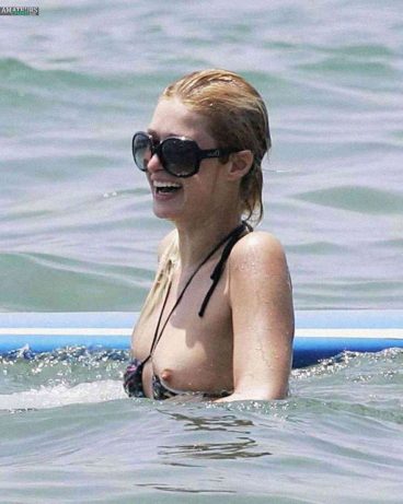 Paris Hilton exposed tits in watere in bikini malfunction