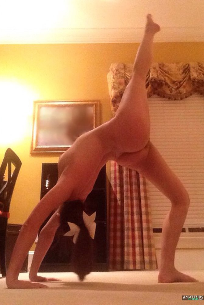Hot Cheerleader Yoga Pant Porn - Nude Cheerleader - Very Bendy College Girl - AmateursCrush.com