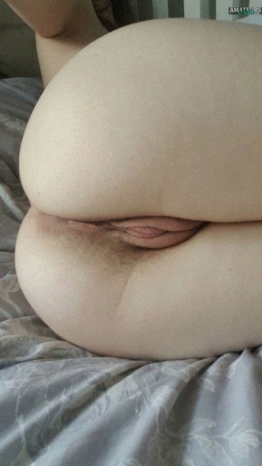 Big butt hairy pussy from behind selfie of girlfriend on bed