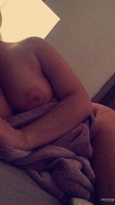 Naked snapchat wife nudes leaked on bed teasing