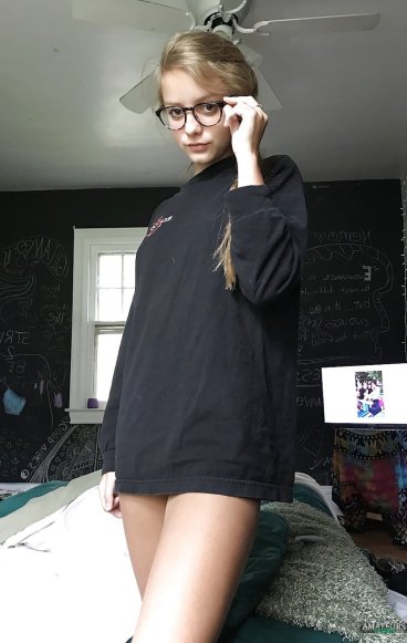 Nerd Nudes With Glasses Sexy Teen Schoolgirl