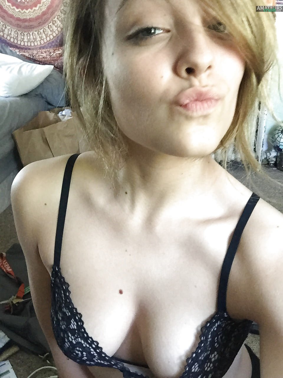 galleries blonde bra cleavage selfie