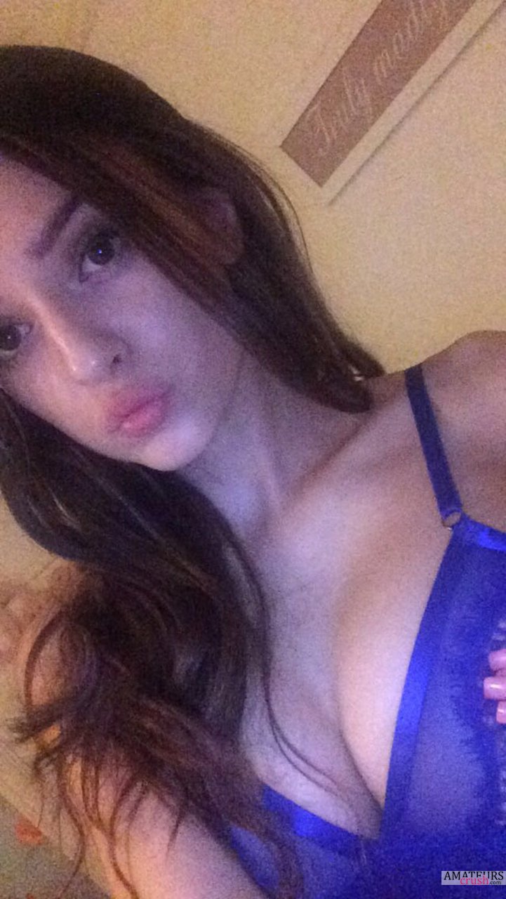 hot teen amateur brunette selfies