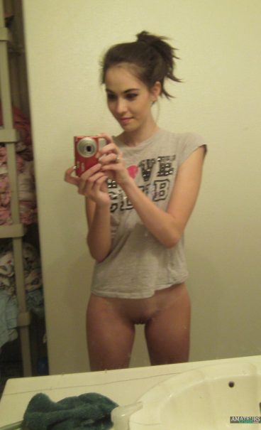 Teen Girl Nude Selfie