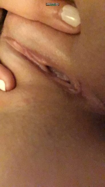 Tight EvieBaby nude pussy selfie upclose