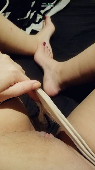 Homemade exhibitionist peek in panties pussy picture
