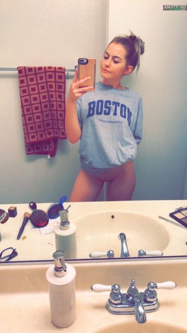 Sexy naughty college bottomless girl selfie