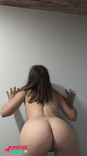 Bent over sweet college nude vagina butt pic