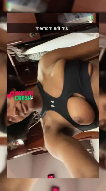 boob out volleyball girl selfie leaked