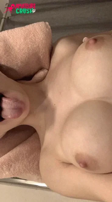 hot big naked GF tits selfshot homeporn