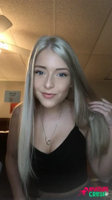 real sexy 18+ blonde teen babe selfie