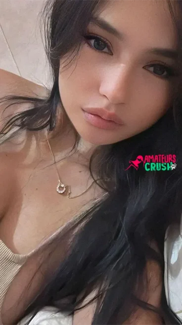sexy cute Filipina big tits selfie pic