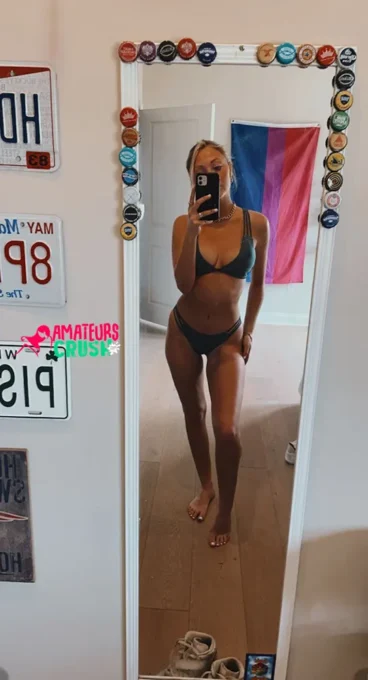 tight amateur blonde teen babe bikini selfie