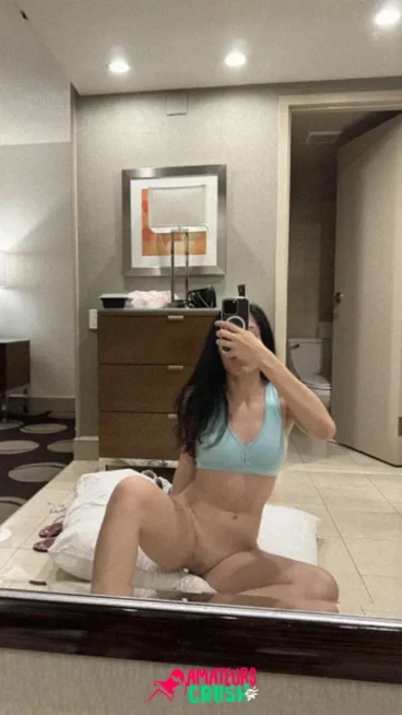 bottomless amateur girlfriend naked selfies