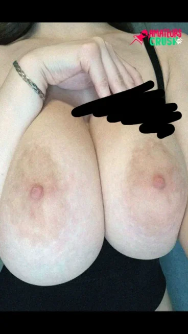 big tits exposed out her top all natural beauty selfie