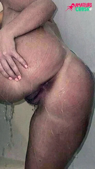wife showering showing her huge naked ass pussy from behind leaked