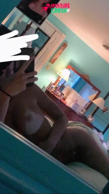 tits girlfriend exposed naked on bed selfie porn