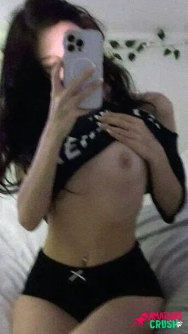cute teen GF exposing her tit selfie snapnudes
