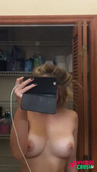 huge thick naked blonde girl tits selfie