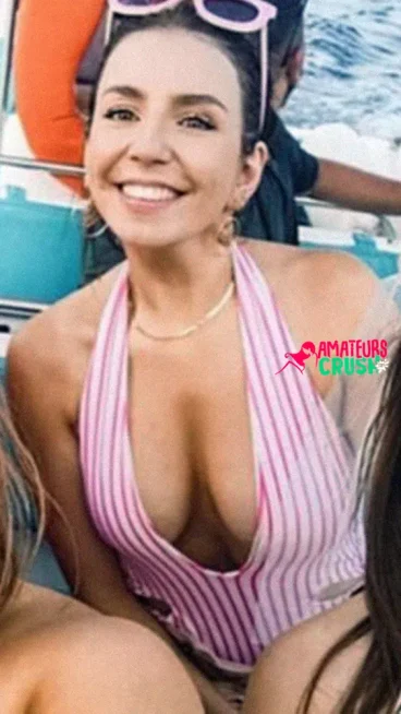 sexy amateur bikini big tit cleavage on the boot selfies