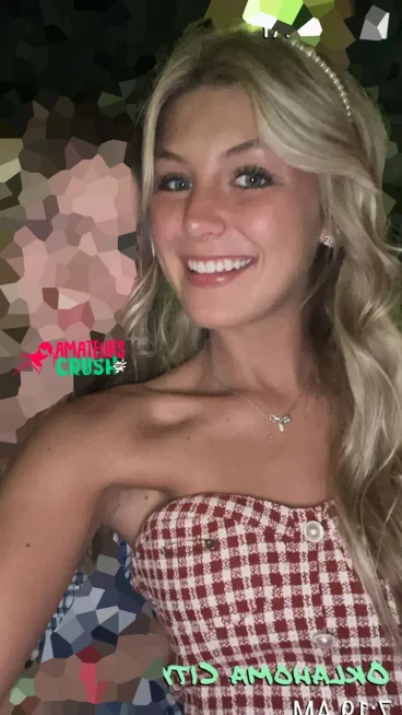 hot blonde babe Claire OKC selfie with her friend night out pic