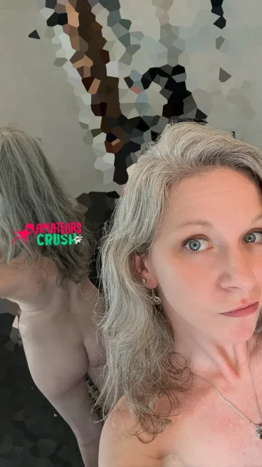 all natural older woman MILF cute butt selfie pic