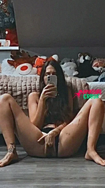 young teen ex Lucy masturbating selfie against her bed nude